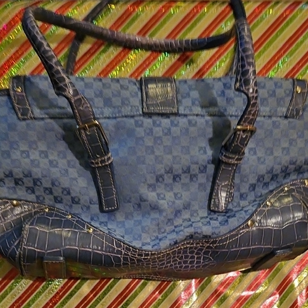 Chic Blue Patterned Shoulder Bag - image 3
